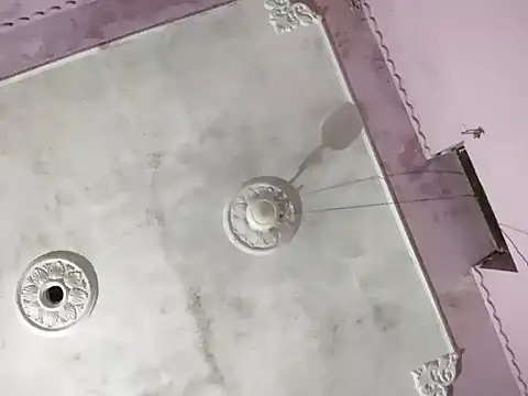 Snapshot of ALIZA_FENDY chatting on April 4, 6:05 pm ALIZA FENDY online show from April 4, 6:05 pm