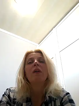 MiaLove183 online show from May 2, 12:21 pm