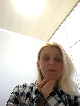 MiaLove183 online show from May 5, 1:52 pm