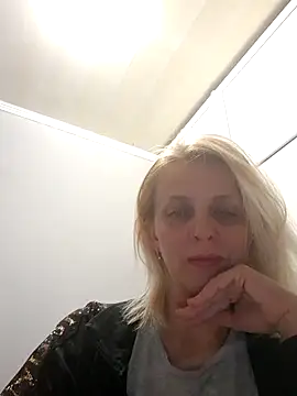 MiaLove183 online show from May 7, 1:38 pm