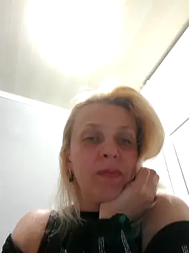 MiaLove183 online show from May 11, 2:45 pm