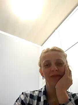 MiaLove183 online show from May 16, 11:09 am