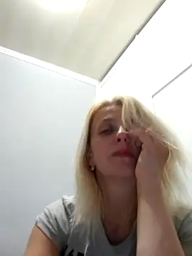 MiaLove183 online show from July 10, 1:47 pm