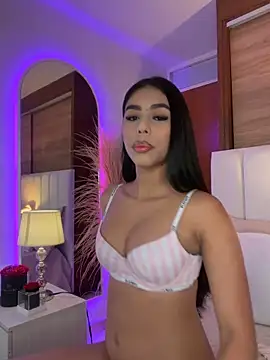 Rossie Blooms online show from June 10, 9:03 pm