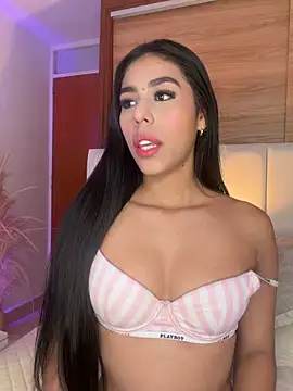 Rossie Blooms online show from June 11, 2:53 am