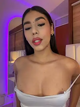 Rossie Blooms online show from June 12, 10:19 pm