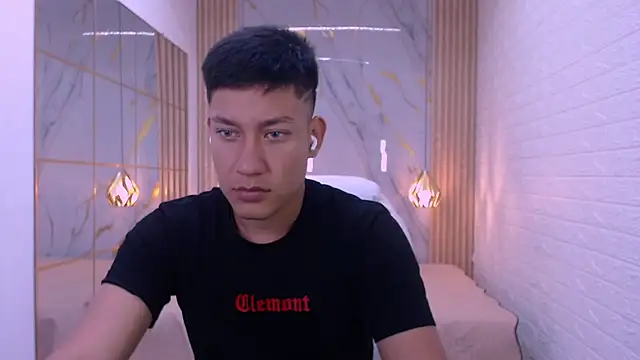 Snapshot of DominantBoy4 chatting on March 21, 1:05 pm DominantBoy4 online show from March 21, 1:05 pm