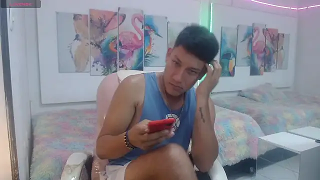 Snapshot of DominantBoy4 chatting on March 25, 8:04 pm DominantBoy4 online show from March 25, 8:04 pm