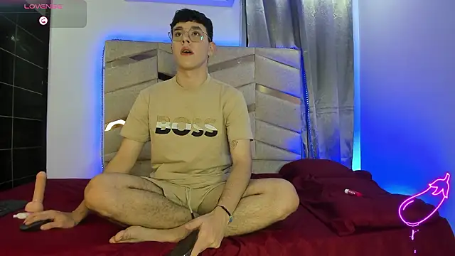 Snapshot of Tom_Parker_ chatting on March 23, 8:24 pm Tom Parker online show from March 23, 8:24 pm