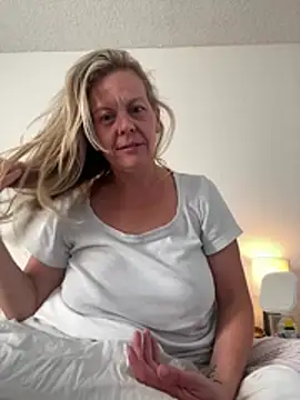 Snapshot of GwenWilde31 chatting on May 29, 1:31 pm GwenWilde31 online show from May 29, 1:31 pm