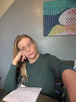 Snapshot of GwenWilde31 chatting on August 6, 3:58 pm GwenWilde31 online show from August 6, 3:58 pm