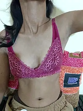 Curvy Amyra online show from June 11, 5:38 am
