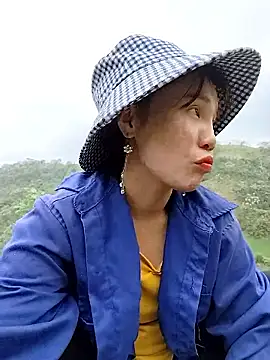 Snapshot of Ruby_Lucy chatting on March 25, 1:44 am Ruby Lucy online show from March 25, 1:44 am