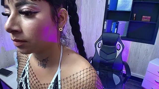 Snapshot of brithny_bratz_ chatting on March 24, 7:57 am brithny bratz online show from March 24, 7:57 am