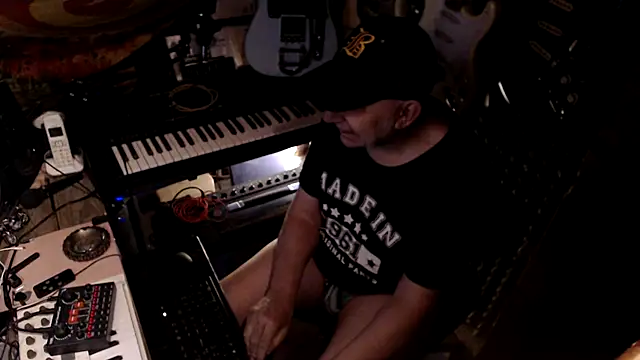 nicobite007 online show from March 27, 8:59 am