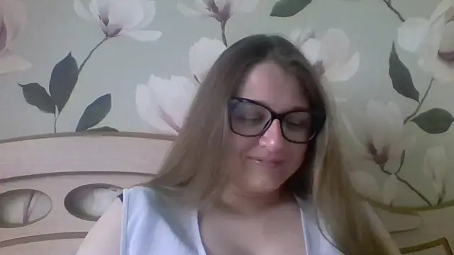 Snapshot of always_forr_you chatting on March 29, 9:42 am always forr you online show from March 29, 9:42 am