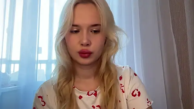 cutie chloee online show from April 25, 3:09 am