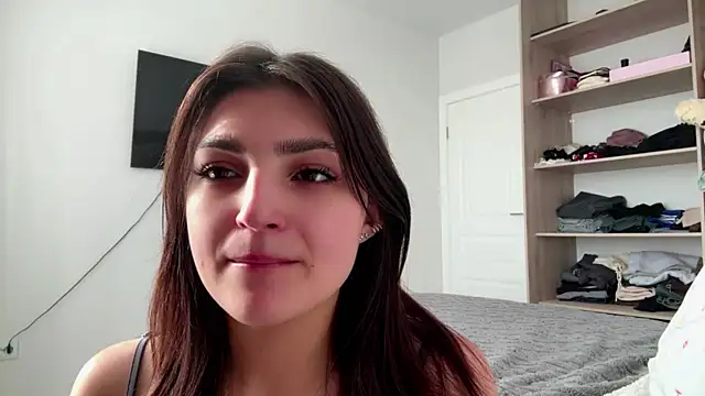 Snapshot of GlitchSiren chatting on March 22, 7:45 am GlitchSiren online show from March 22, 7:45 am