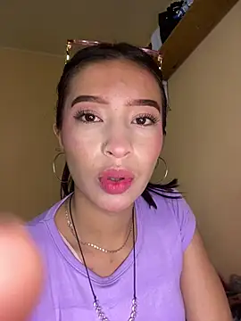 Snapshot of Itze_Mua chatting on April 5, 10:01 am Itze Mua online show from April 5, 10:01 am