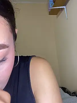 Snapshot of Itze_Mua chatting on April 6, 10:05 am Itze Mua online show from April 6, 10:05 am