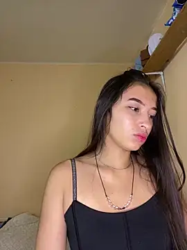Snapshot of Itze_Mua chatting on April 8, 10:04 am Itze Mua online show from April 8, 10:04 am