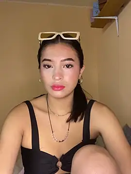 Snapshot of Itze_Mua chatting on April 19, 10:58 am Itze Mua online show from April 19, 10:58 am