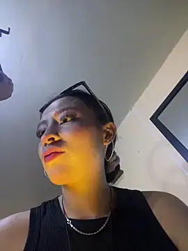 Snapshot of Itze_Mua chatting on May 22, 10:48 pm Itze Mua online show from May 22, 10:48 pm