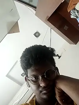 Snapshot of Macha04 chatting on May 23, 5:01 am Macha04 online show from May 23, 5:01 am
