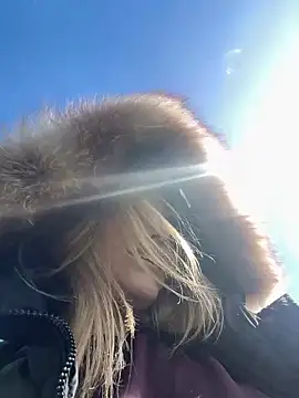 EloiseeUKK online show from April 16, 8:26 am