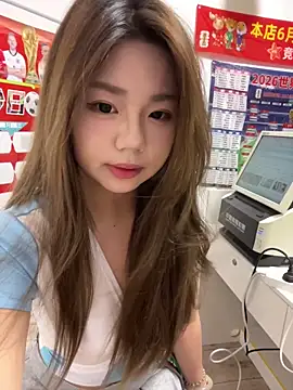 Snapshot of DAHLiA95 chatting on June 1, 6:59 am DAHLiA95 online show from June 1, 6:59 am