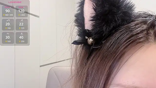 Snapshot of DAHLiA95 chatting on August 5, 10:40 am DAHLiA95 online show from August 5, 10:40 am