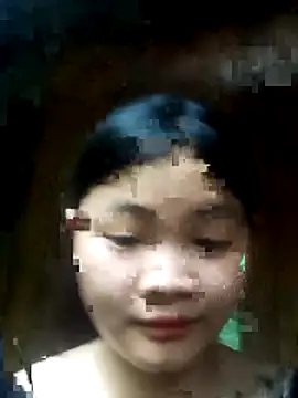 Snapshot of em-cute chatting on March 24, 9:47 am em-cute online show from March 24, 9:47 am