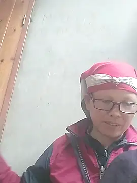 Snapshot of em-cute chatting on March 26, 2:28 am em-cute online show from March 26, 2:28 am