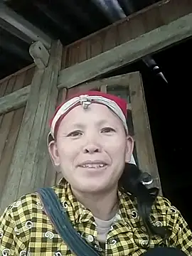 Snapshot of em-cute chatting on March 27, 6:19 am em-cute online show from March 27, 6:19 am