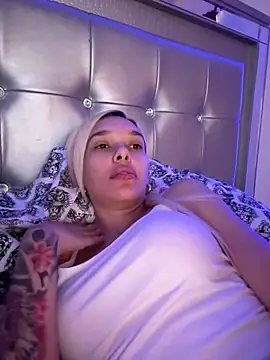 kimberlyReyes  online show from March 24, 4:45 pm