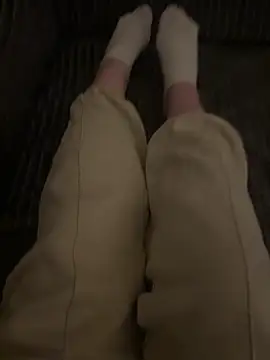 Snapshot of LilouPieds chatting on March 24, 6:46 pm LilouPieds online show from March 24, 6:46 pm