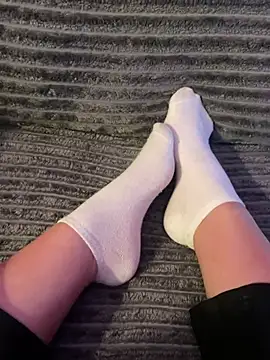 Snapshot of LilouPieds chatting on May 7, 8:25 pm LilouPieds online show from May 7, 8:25 pm
