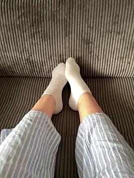 Snapshot of LilouPieds chatting on June 14, 4:53 pm LilouPieds online show from June 14, 4:53 pm