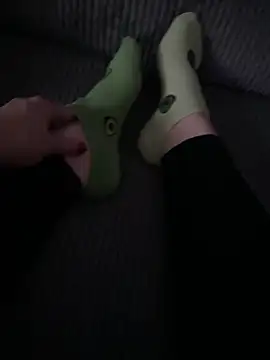 Snapshot of LilouPieds chatting on June 16, 8:00 pm LilouPieds online show from June 16, 8:00 pm