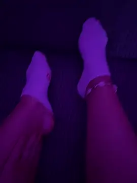 Snapshot of LilouPieds chatting on June 20, 8:33 pm LilouPieds online show from June 20, 8:33 pm