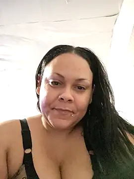 Snapshot of TeeTeeKitching chatting on April 2, 12:41 am TeeTeeKitching online show from April 2, 12:41 am