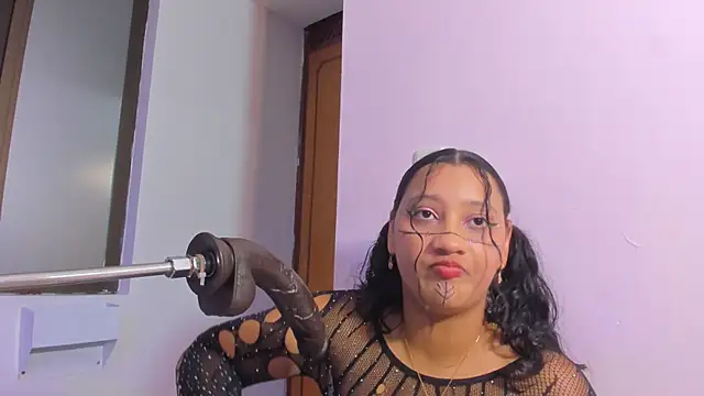 Snapshot of veronica_bigass chatting on June 7, 8:12 pm veronica bigass online show from June 7, 8:12 pm