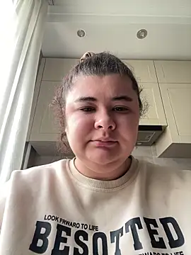 Snapshot of curly_elise chatting on March 28, 9:09 am curly elise online show from March 28, 9:09 am