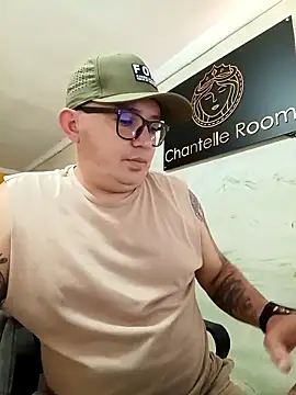 maximo daddy online show from April 18, 8:31 pm