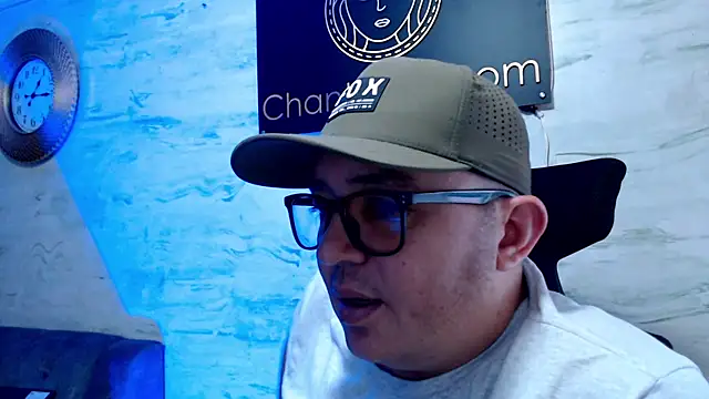 maximo daddy online show from April 19, 6:10 pm