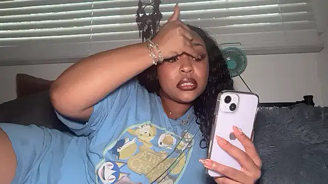 Snapshot of Yourmommysilk chatting on March 29, 2:22 am Yourmommysilk online show from March 29, 2:22 am