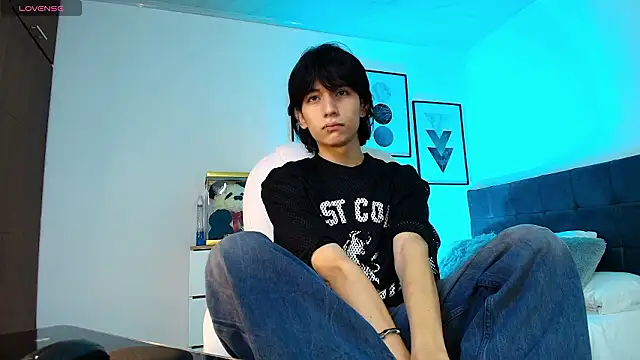 Snapshot of alexconsanii chatting on March 23, 11:42 pm alexconsanii online show from March 23, 11:42 pm