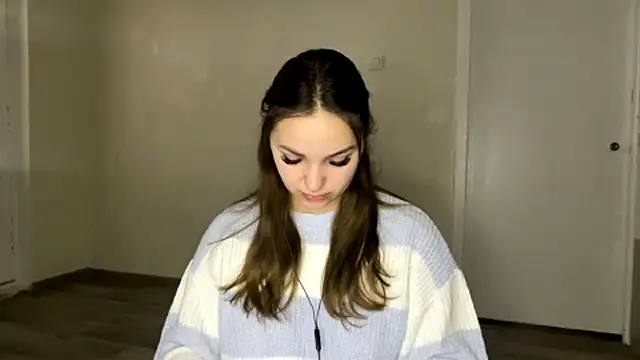 Snapshot of NosyFuel chatting on March 25, 7:03 am NosyFuel online show from March 25, 7:03 am