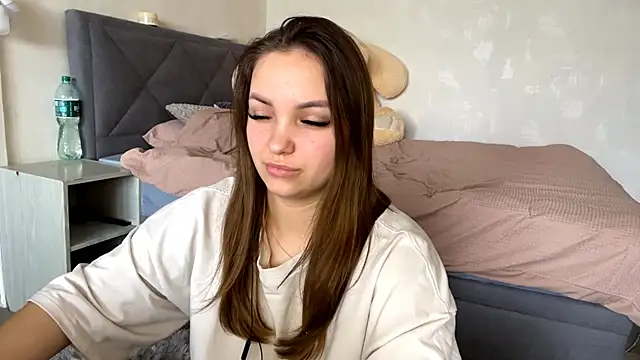 Snapshot of NosyFuel chatting on March 27, 8:26 am NosyFuel online show from March 27, 8:26 am