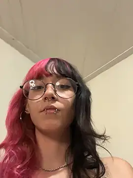 Snapshot of Moon_ chatting on April 15, 9:26 pm Moon online show from April 15, 9:26 pm